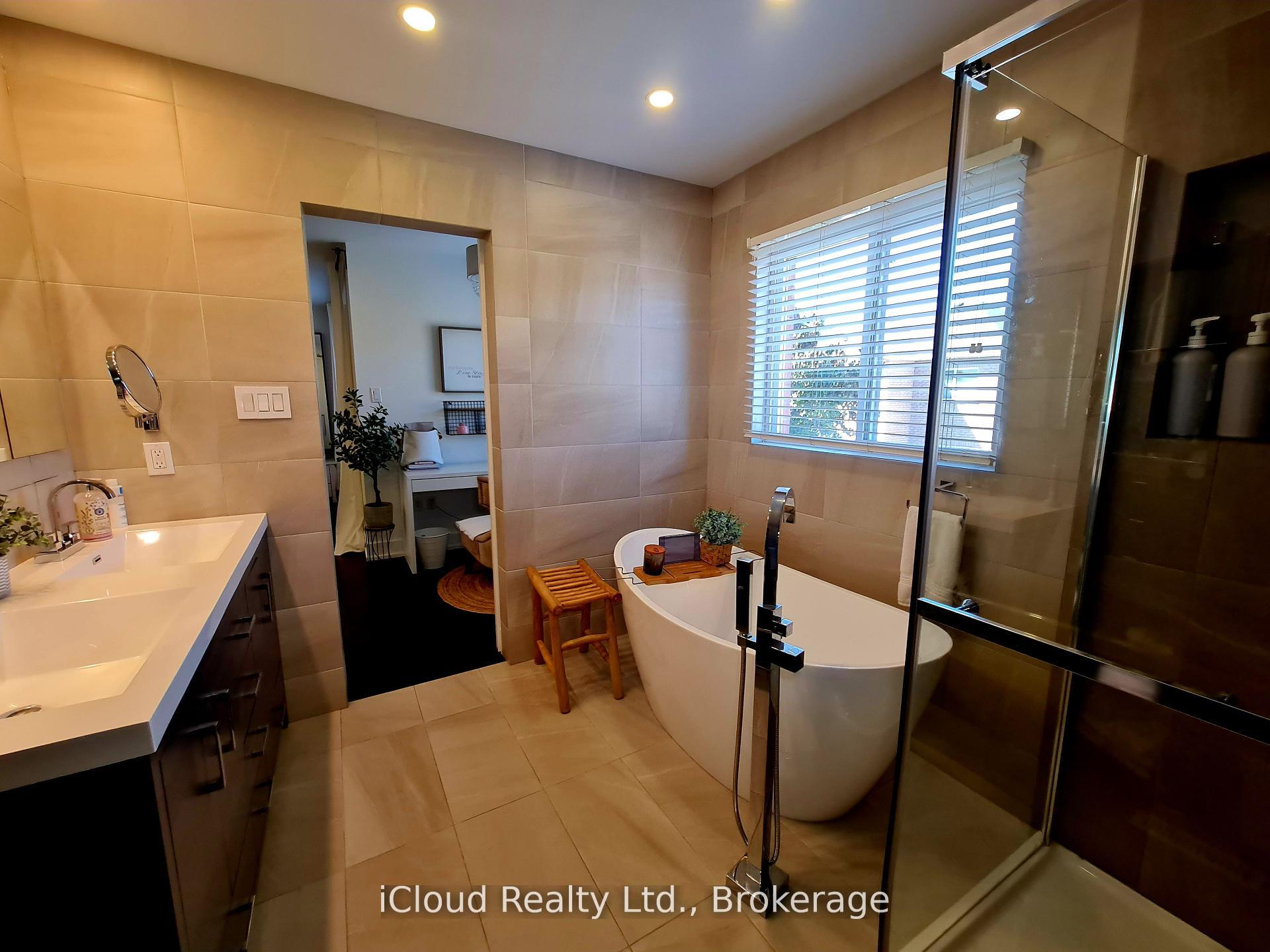 Photo 8 of 22 Fallgate Drive, Brampton, Credit Valley — HOMEH