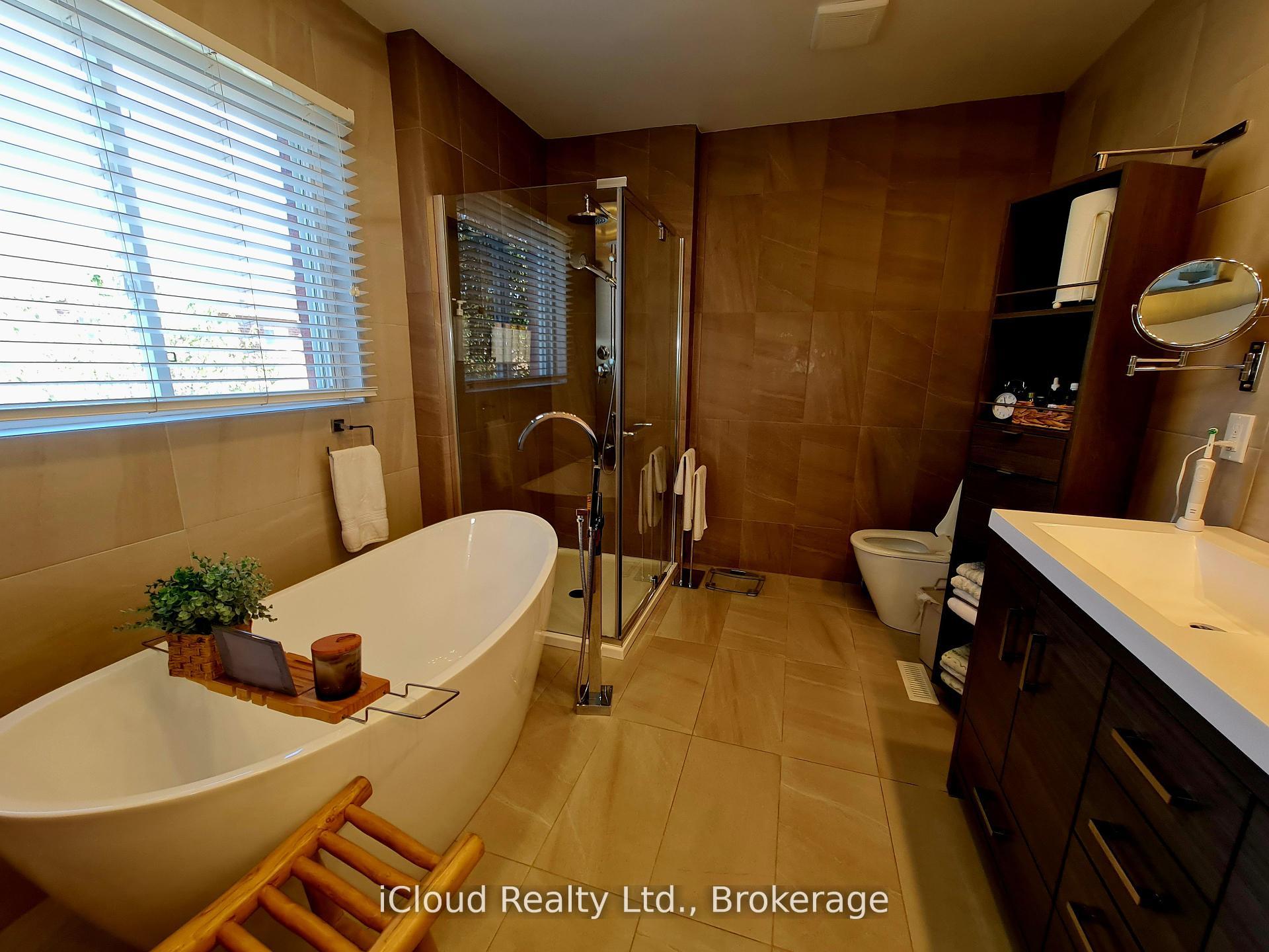 Photo 28 of 22 Fallgate Drive, Brampton, Credit Valley — HOMEH