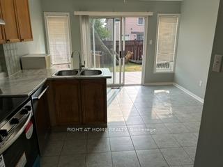 Photo 3 of 100 Lauraglen Crescent, Brampton, Fletcher's Creek South — HOMEH