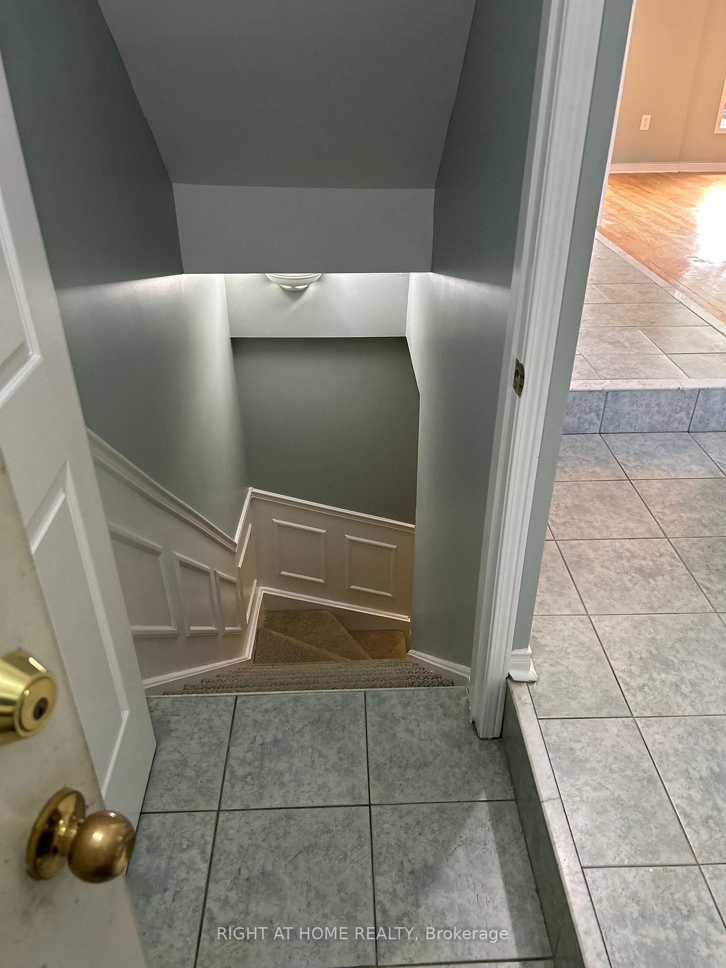 Photo 13 of 100 Lauraglen Crescent, Brampton, Fletcher's Creek South — HOMEH