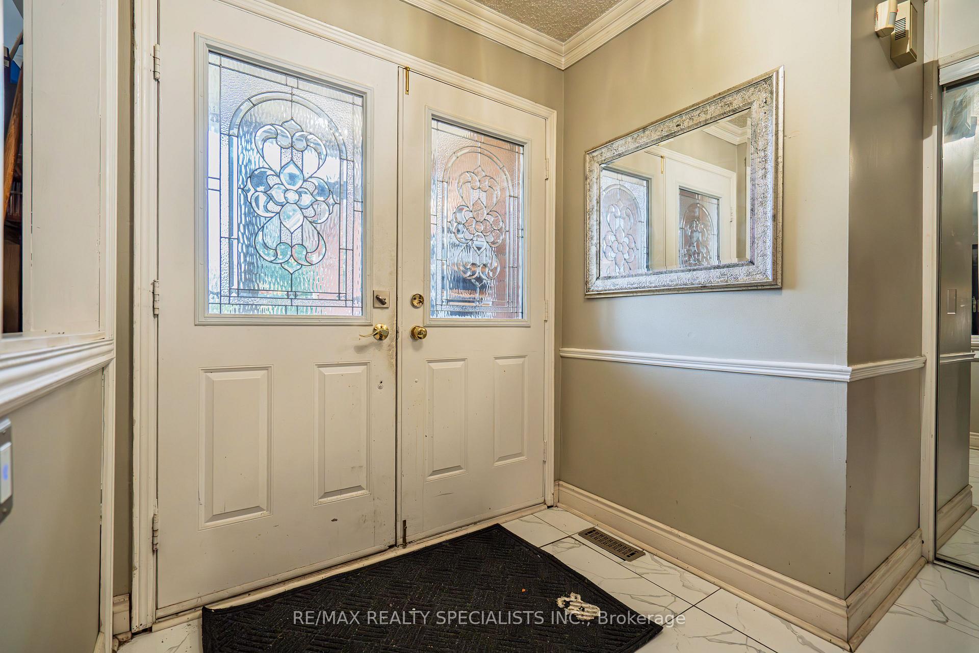 Photo 8 of 66 Stillwater Crescent, Brampton, Brampton West — HOMEH