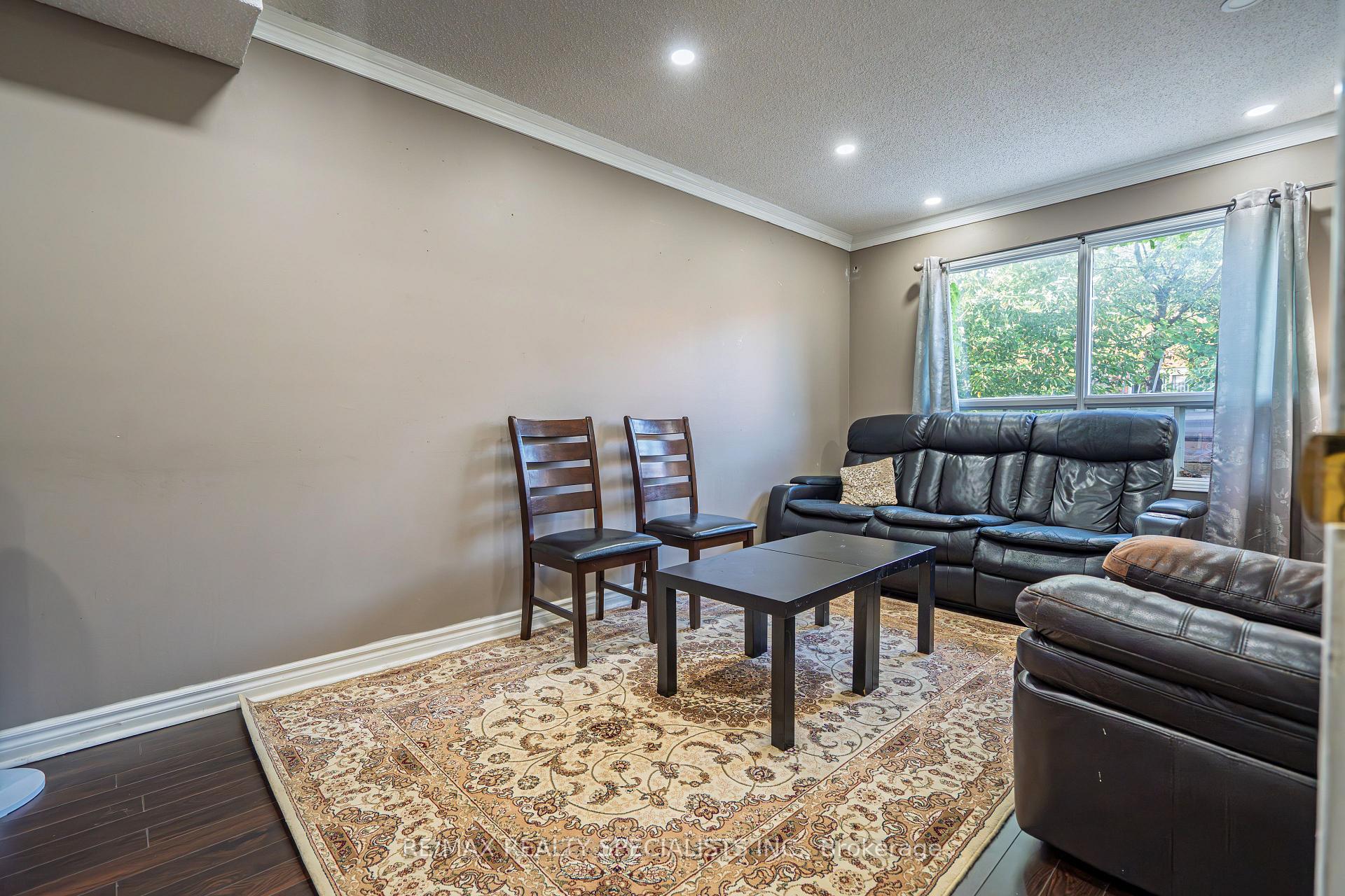 Photo 3 of 66 Stillwater Crescent, Brampton, Brampton West — HOMEH