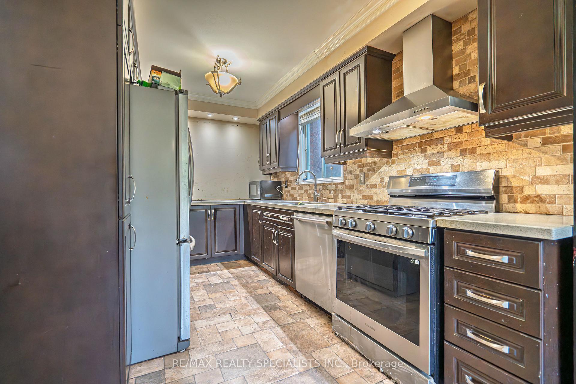 Photo 25 of 66 Stillwater Crescent, Brampton, Brampton West — HOMEH
