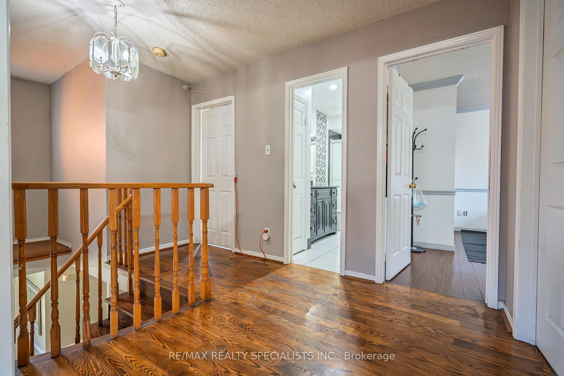 Photo 21 of 66 Stillwater Crescent, Brampton, Brampton West — HOMEH