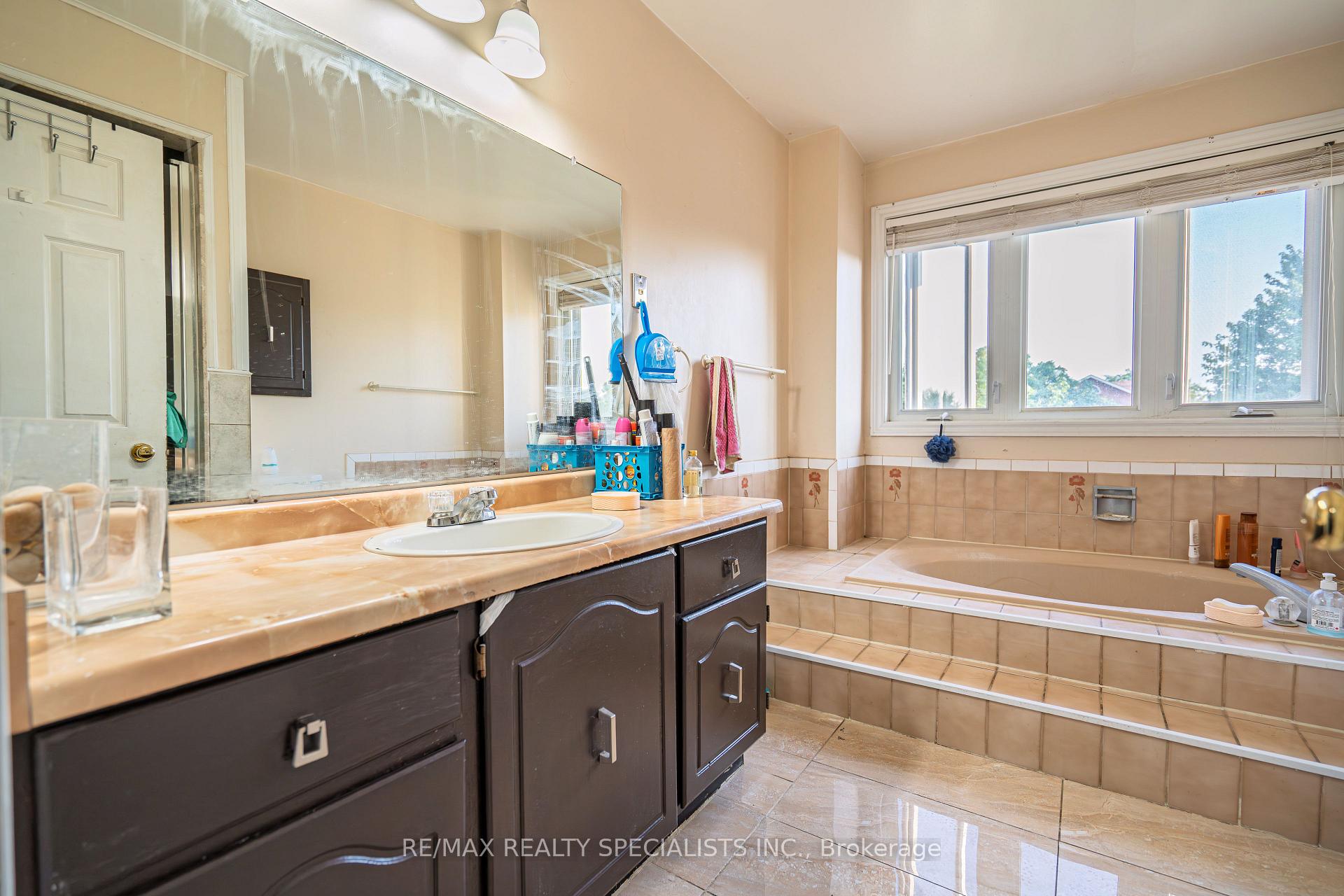 Photo 40 of 66 Stillwater Crescent, Brampton, Brampton West — HOMEH