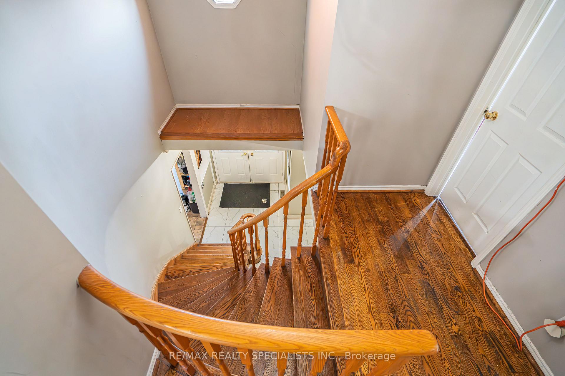 Photo 17 of 66 Stillwater Crescent, Brampton, Brampton West — HOMEH