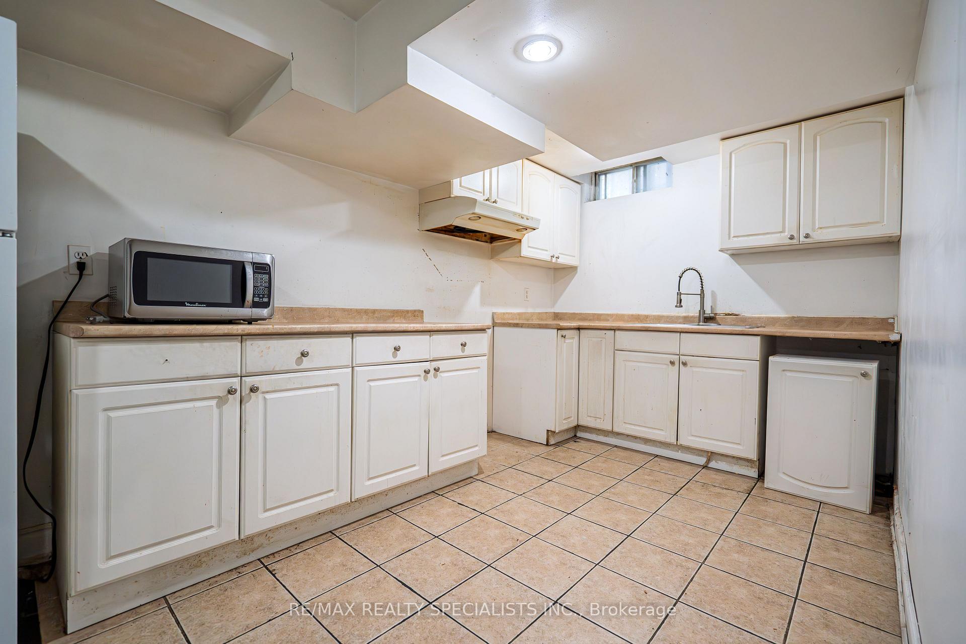 Photo 12 of 66 Stillwater Crescent, Brampton, Brampton West — HOMEH