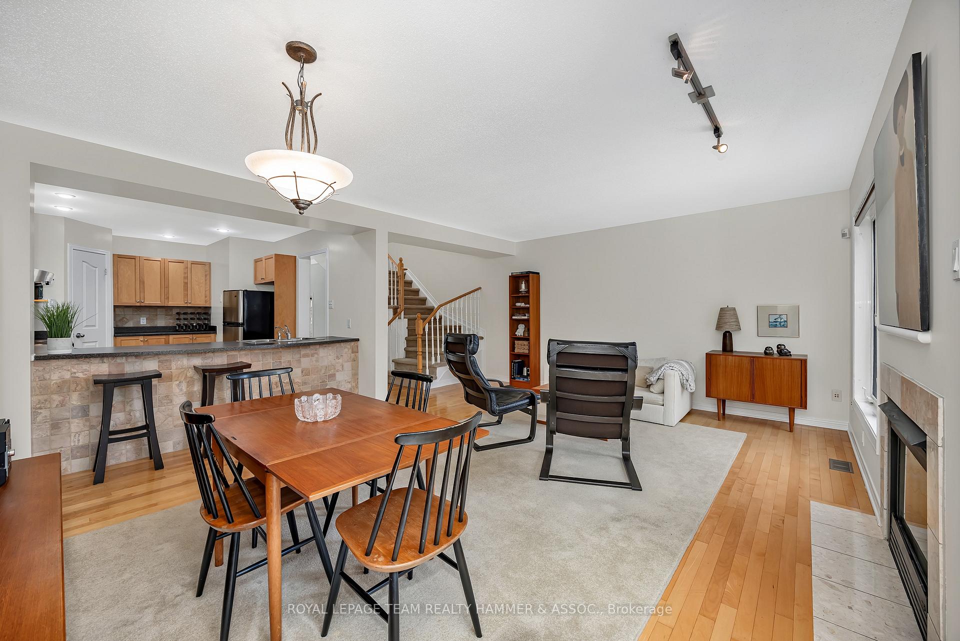 Photo 10 of 682 Wild Shore Crescent, Ottawa, Riverside South/Gloucester Glen — HOMEH