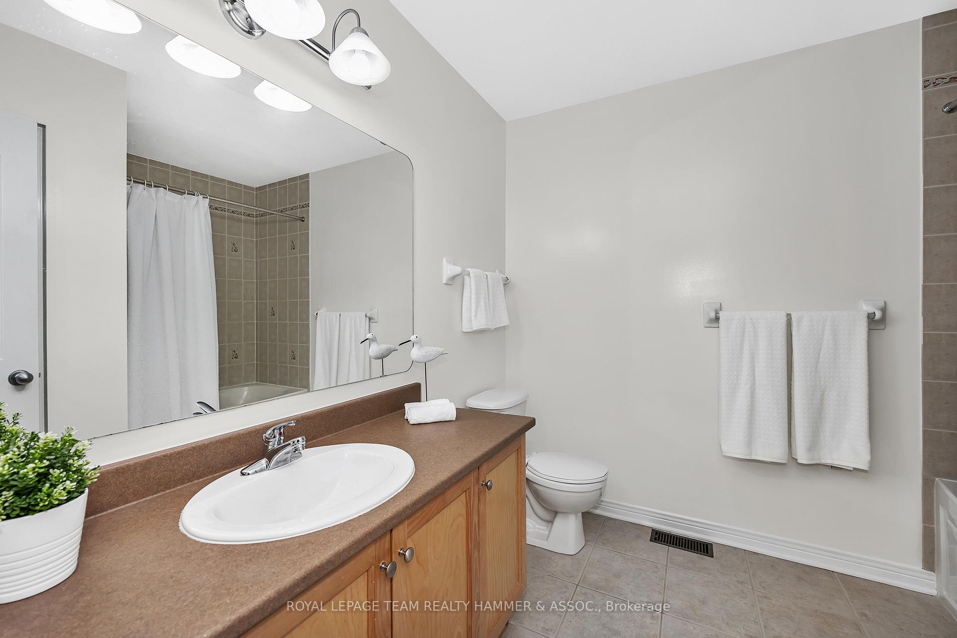 Photo 19 of 682 Wild Shore Crescent, Ottawa, Riverside South/Gloucester Glen — HOMEH