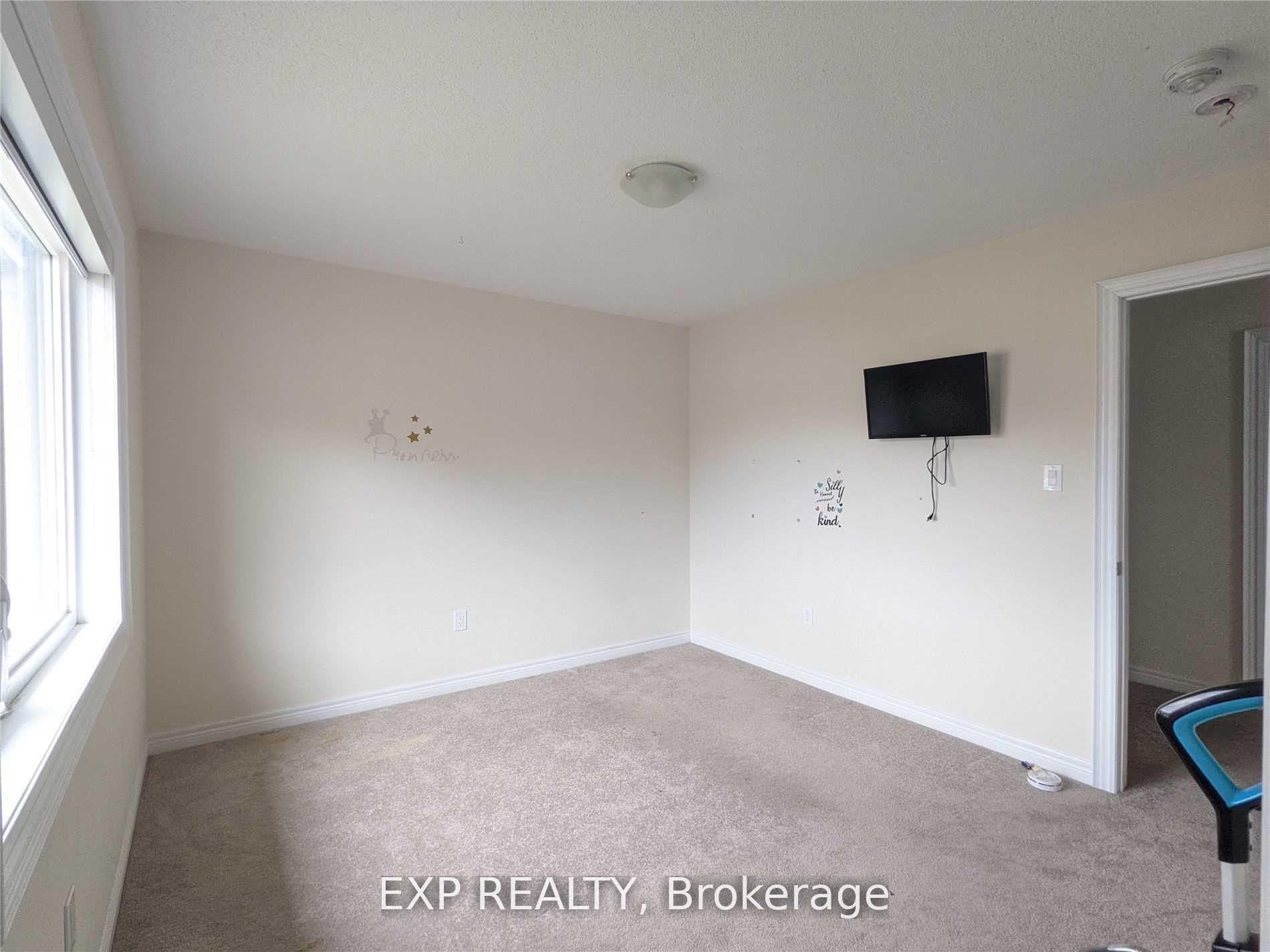 Photo 9 of 55 Conklin Crescent, Aurora, Rural Aurora — HOMEH