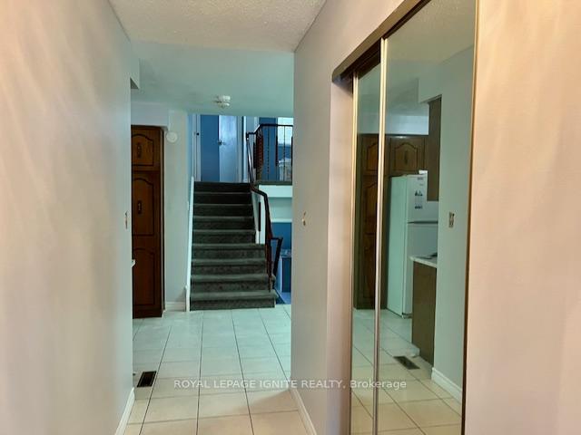 Photo 2 of Unit Upper level, 8 Madison Street, Brampton, Central Park — HOMEH
