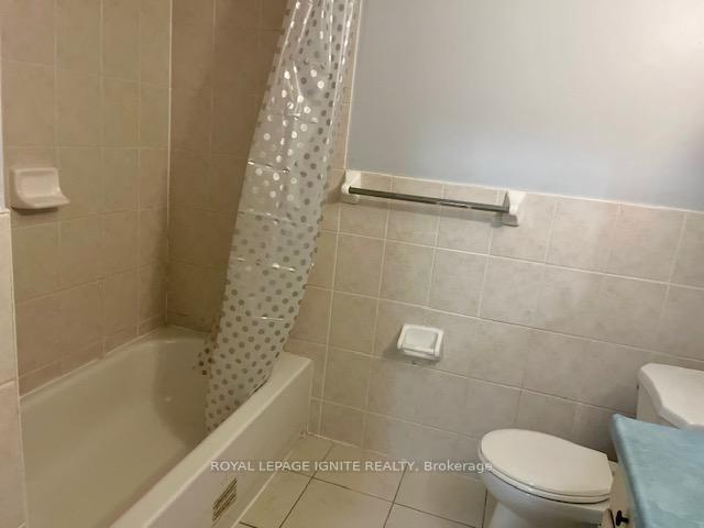 Photo 5 of Unit Upper level, 8 Madison Street, Brampton, Central Park — HOMEH