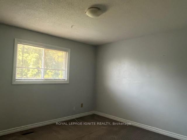 Photo 9 of Unit Upper level, 8 Madison Street, Brampton, Central Park — HOMEH