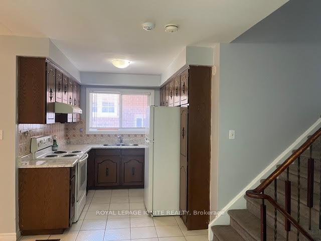 Photo 15 of Unit Upper level, 8 Madison Street, Brampton, Central Park — HOMEH