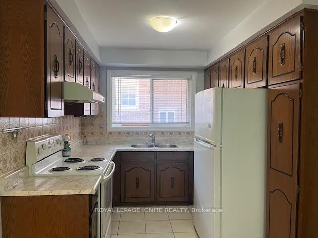 Photo 18 of Unit Upper level, 8 Madison Street, Brampton, Central Park — HOMEH