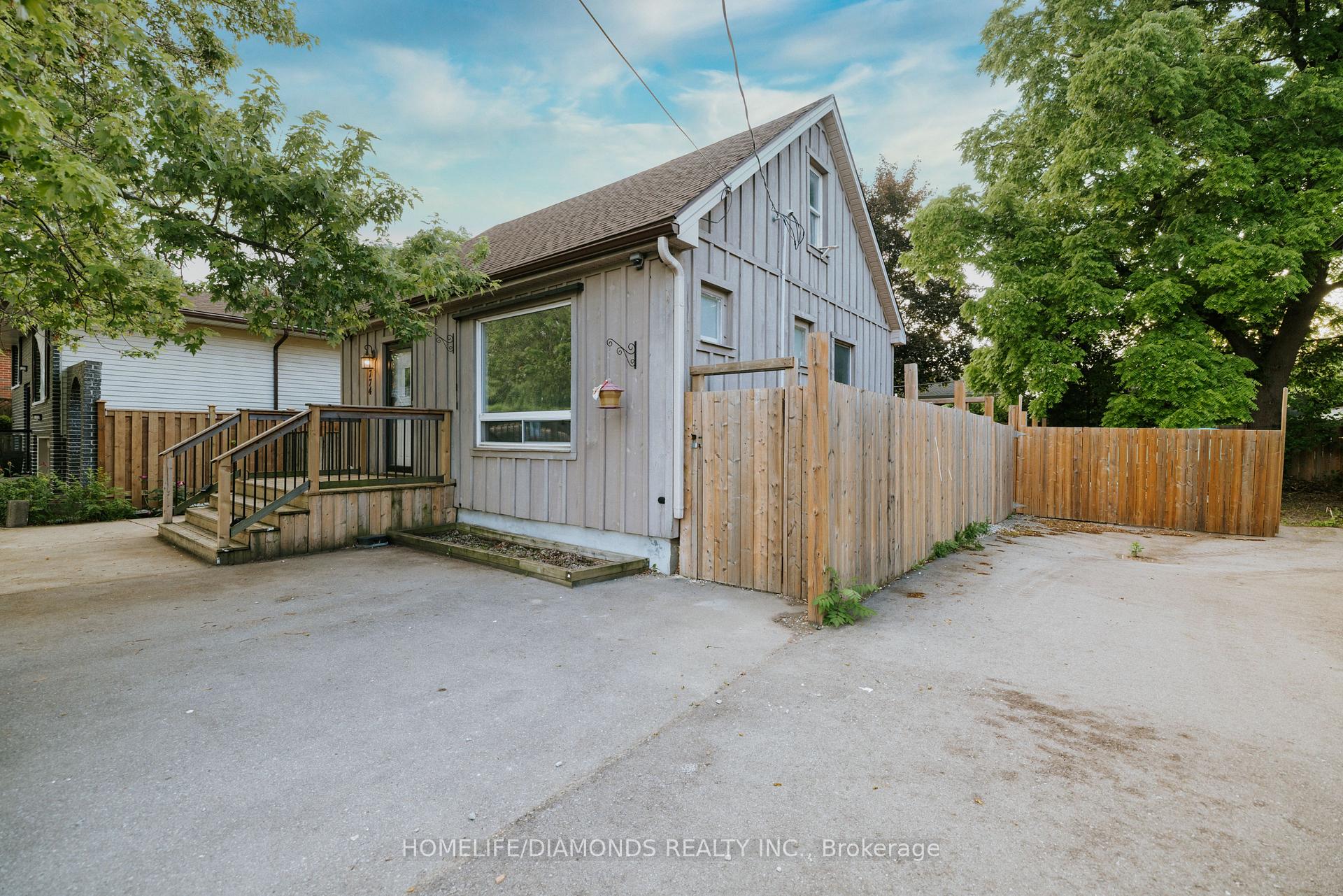 Photo 2 of 774 Garth Street, Hamilton, Buchanan — HOMEH