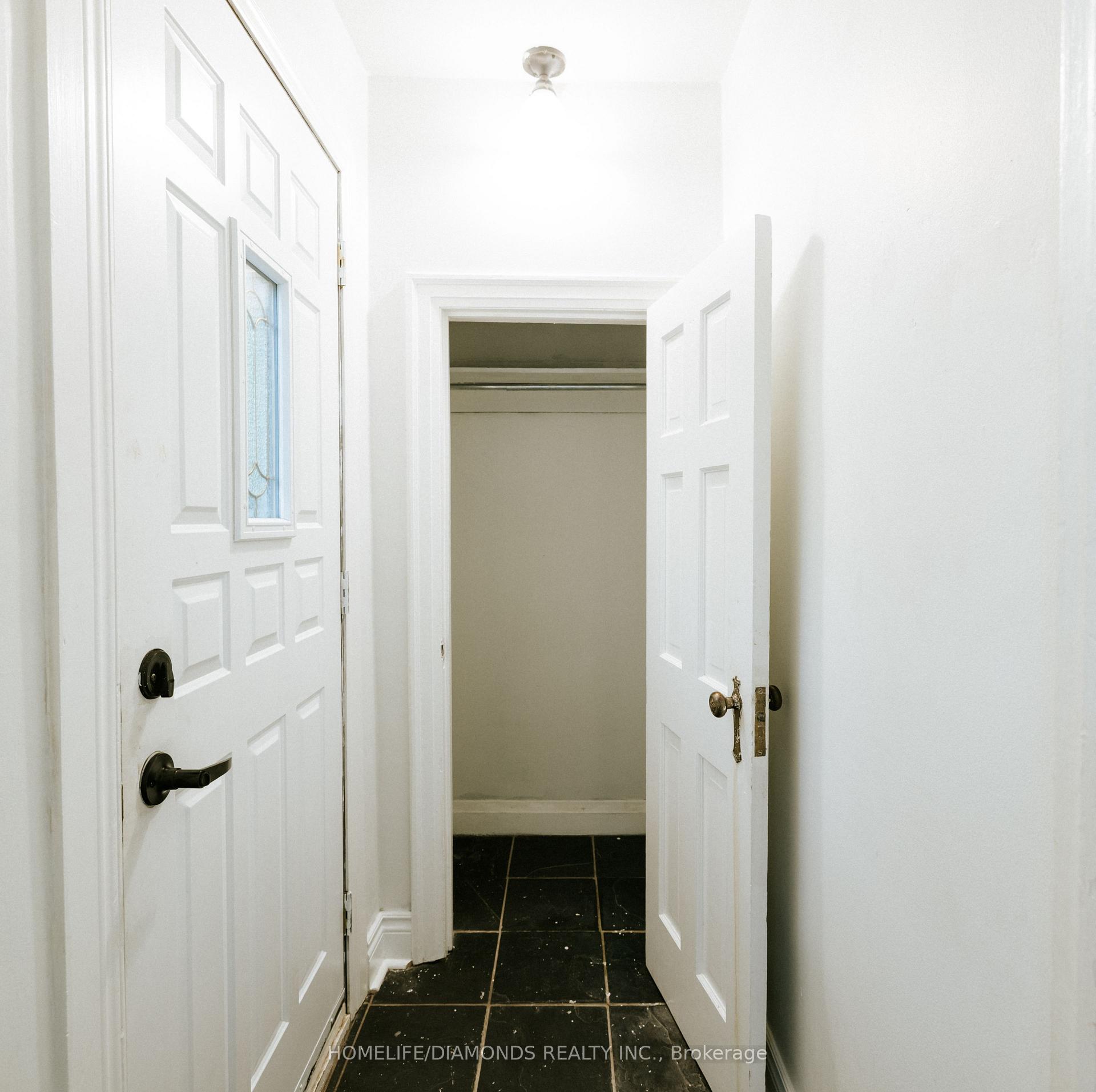 Photo 3 of 774 Garth Street, Hamilton, Buchanan — HOMEH