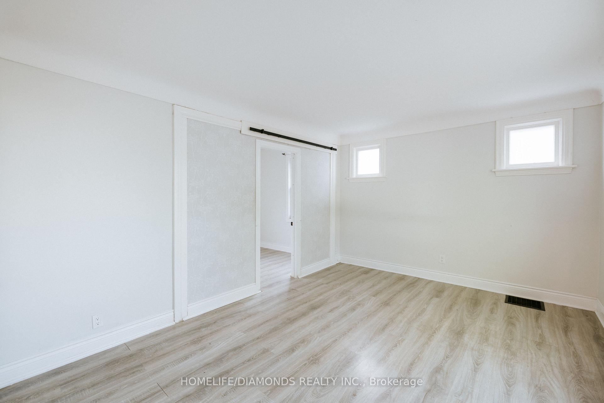 Photo 4 of 774 Garth Street, Hamilton, Buchanan — HOMEH