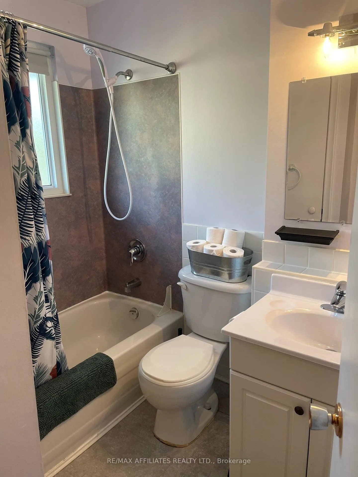 Photo 4 of Unit Unit B, 4918 Leitrim Road, Ottawa, Carlsbad Springs — HOMEH