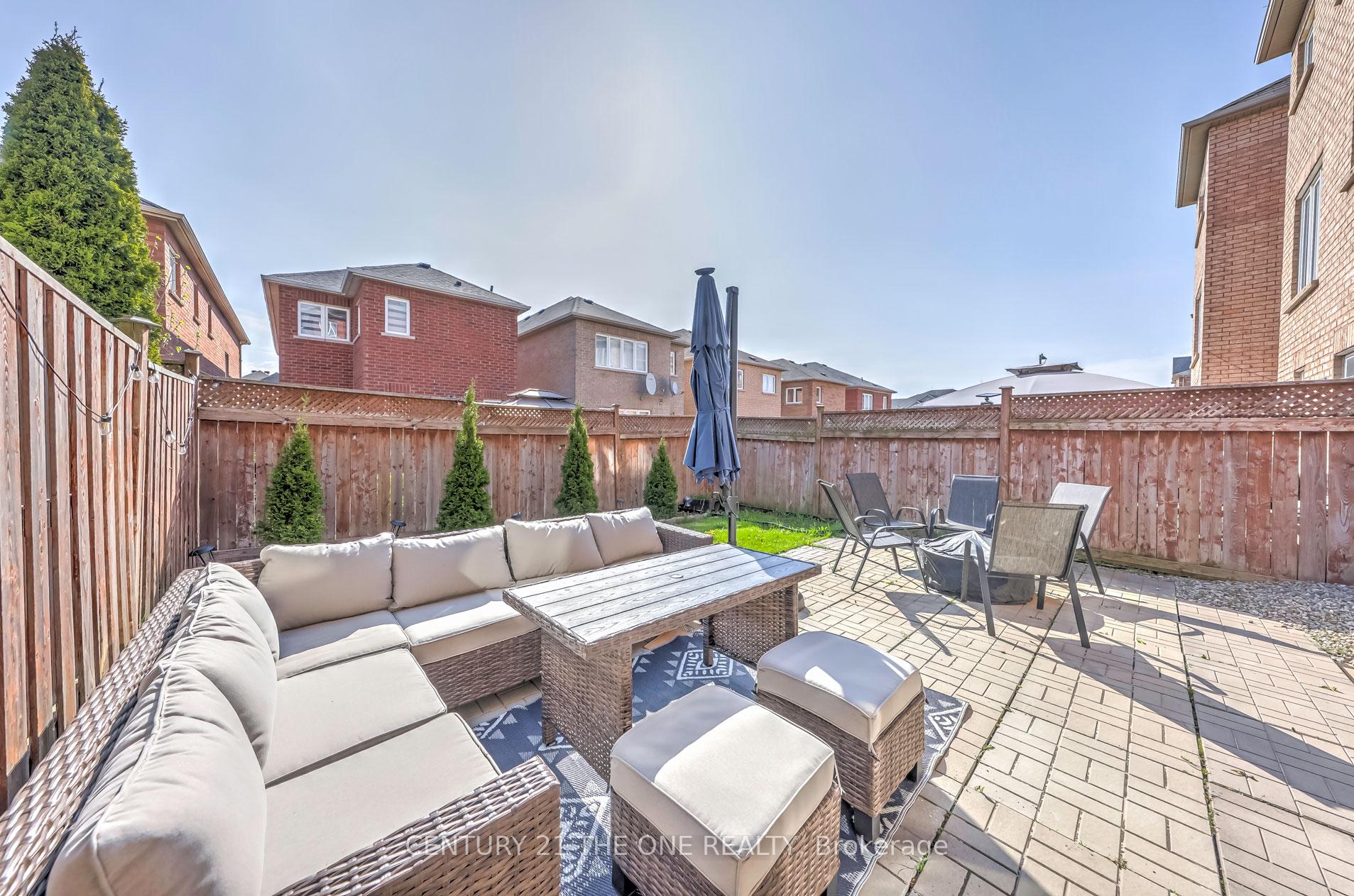 Photo 2 of 112 Catalpa Crescent, Vaughan, Patterson — HOMEH