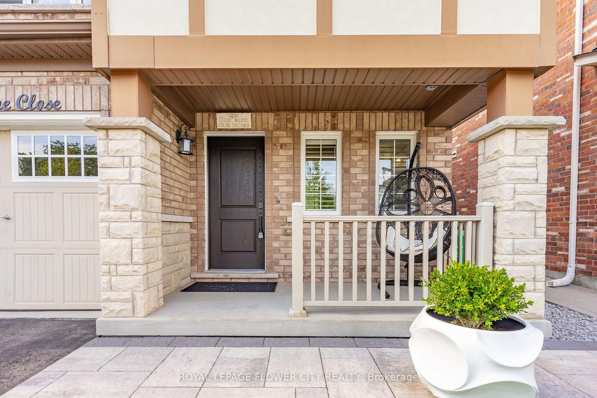 Photo 3 of 115 Vanhorne Close, Brampton, Northwest Brampton — HOMEH
