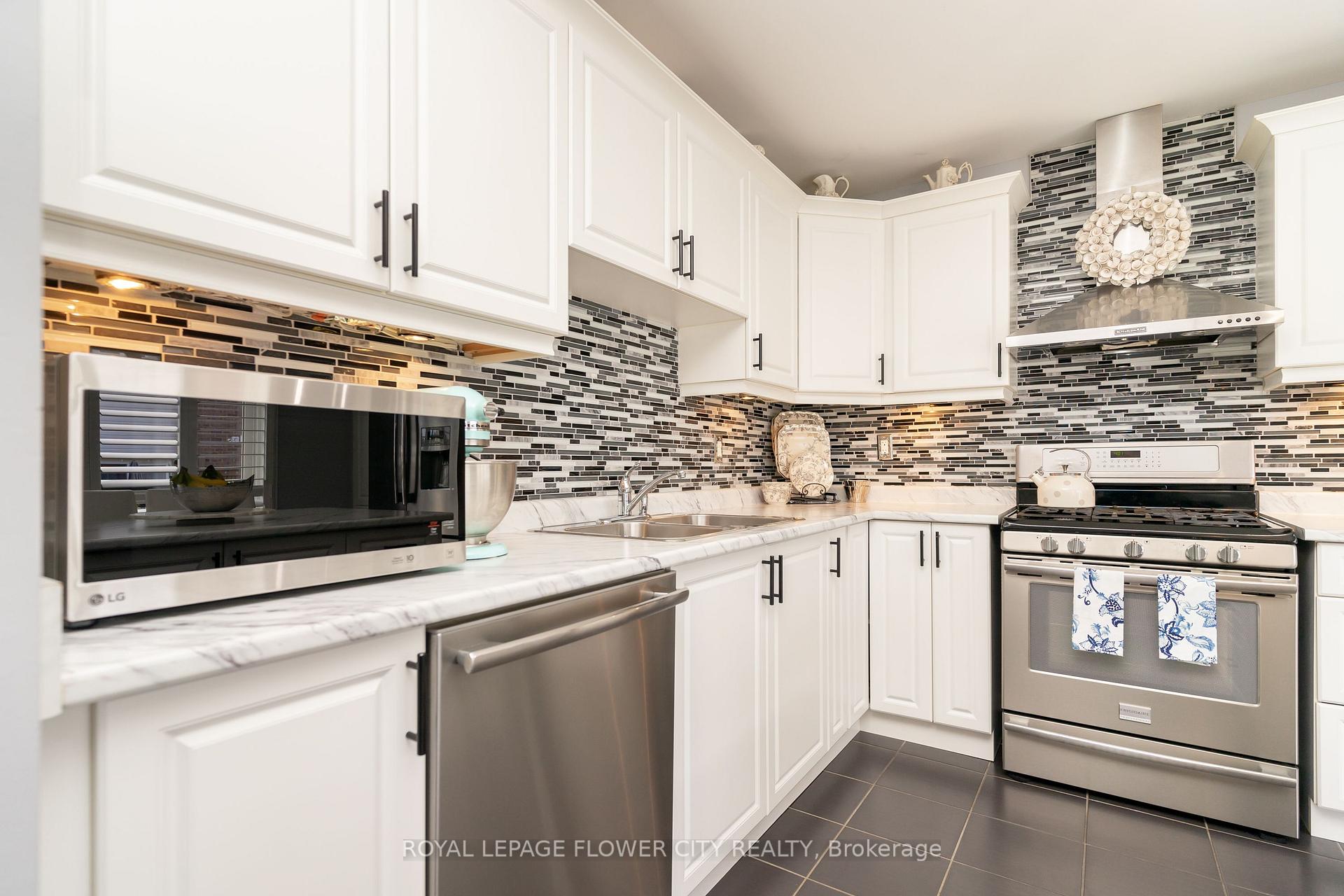 Photo 12 of 115 Vanhorne Close, Brampton, Northwest Brampton — HOMEH