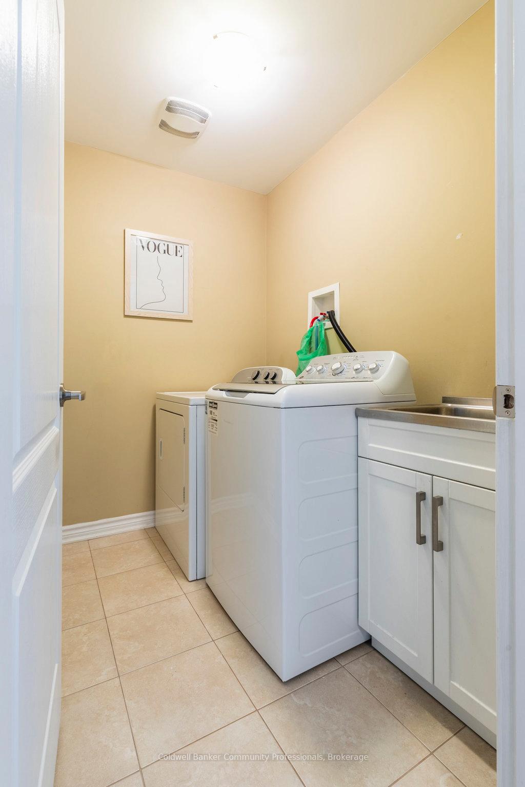 Photo 26 of 238 Fair Street, Hamilton, Meadowlands — HOMEH
