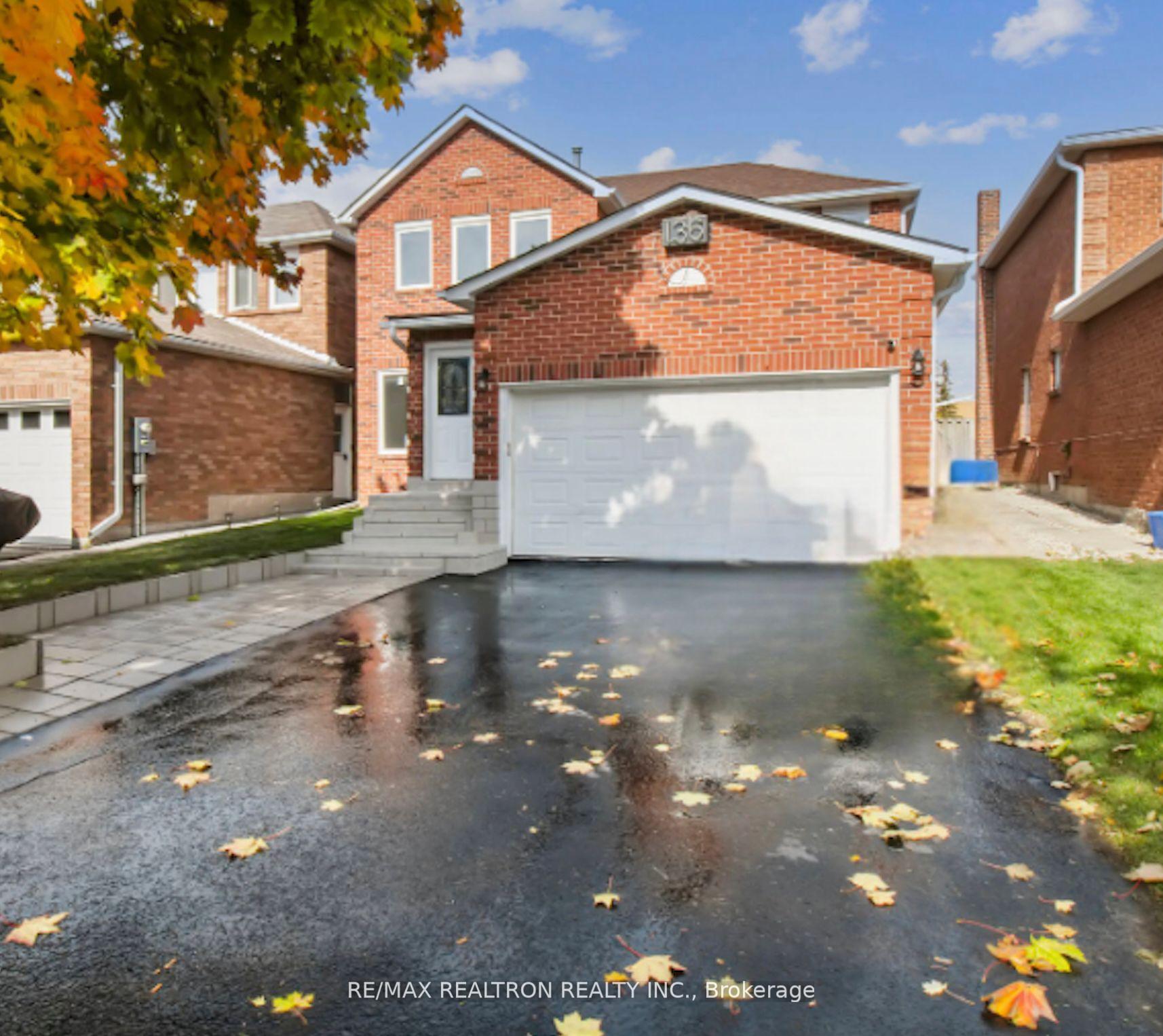 Photo 2 of 136 Millcroft Way, Vaughan, Brownridge — HOMEH