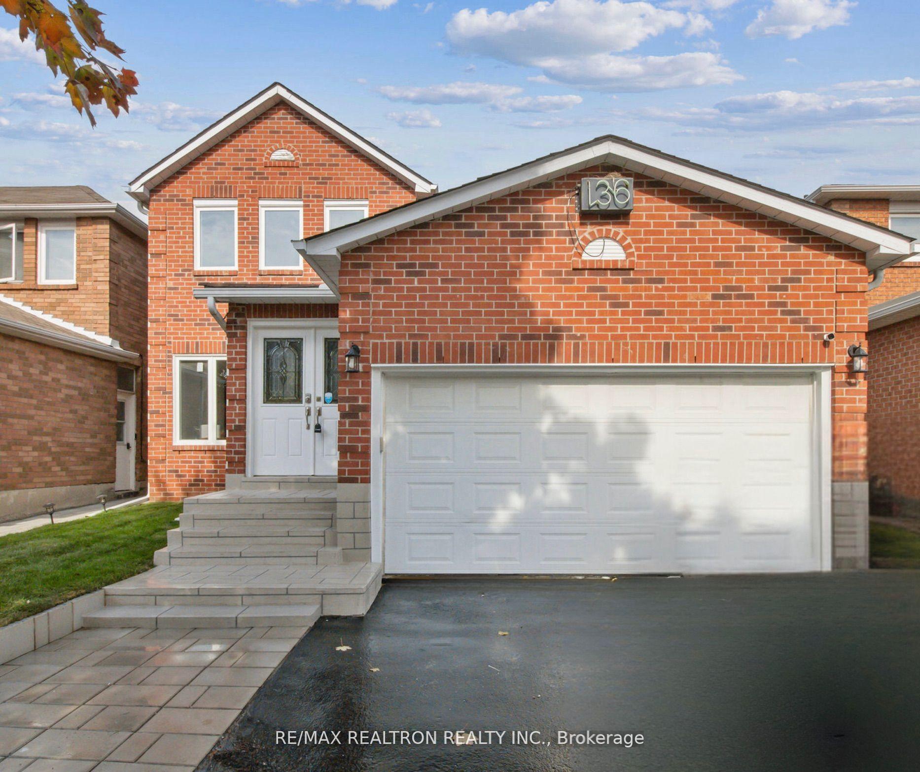 Photo 3 of 136 Millcroft Way, Vaughan, Brownridge — HOMEH