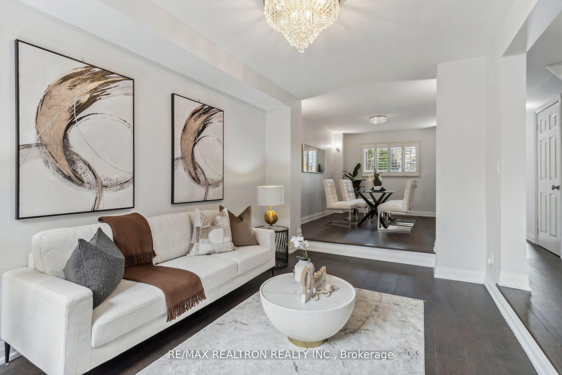 Photo 7 of 136 Millcroft Way, Vaughan, Brownridge — HOMEH