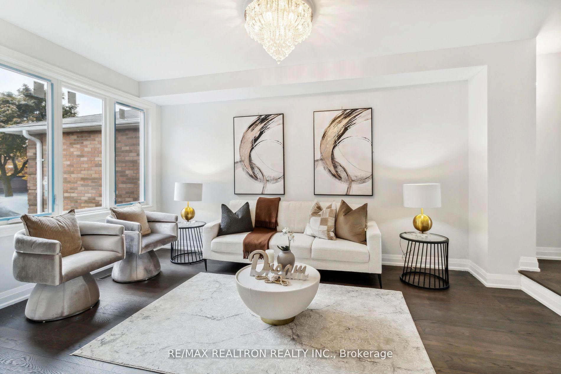 Photo 8 of 136 Millcroft Way, Vaughan, Brownridge — HOMEH