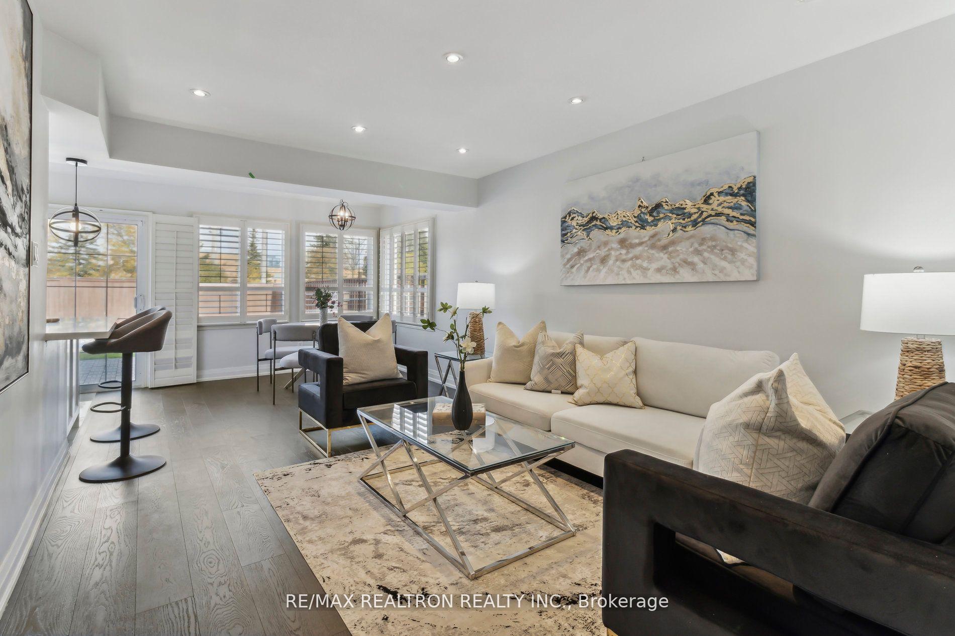 Photo 9 of 136 Millcroft Way, Vaughan, Brownridge — HOMEH
