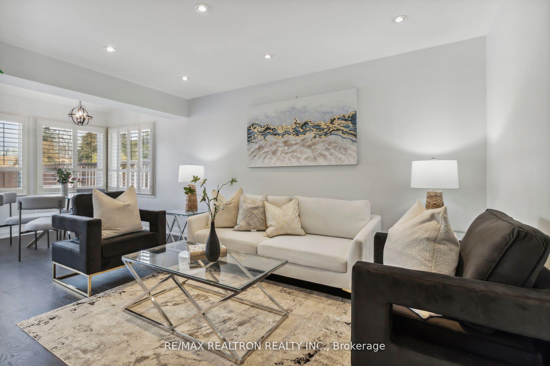 Photo 10 of 136 Millcroft Way, Vaughan, Brownridge — HOMEH