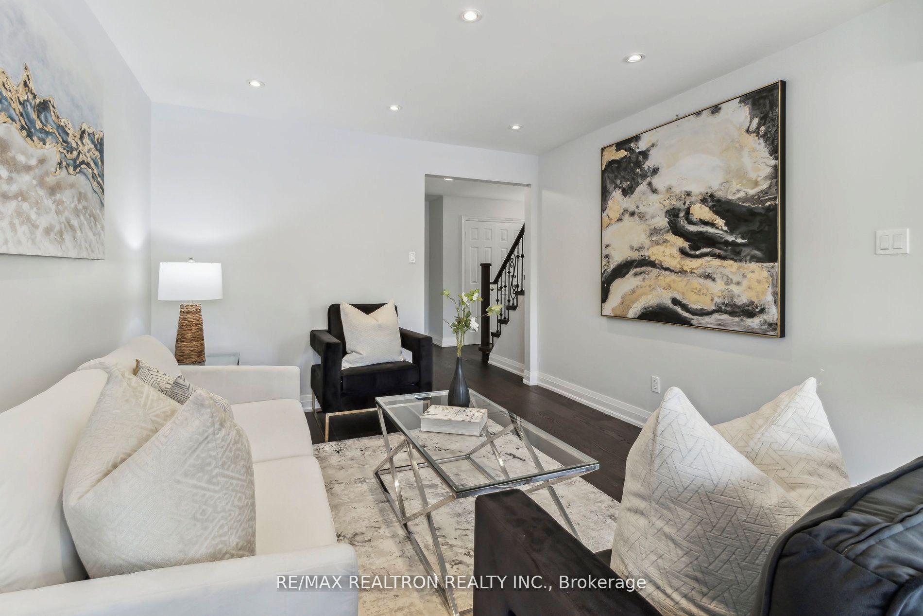 Photo 11 of 136 Millcroft Way, Vaughan, Brownridge — HOMEH