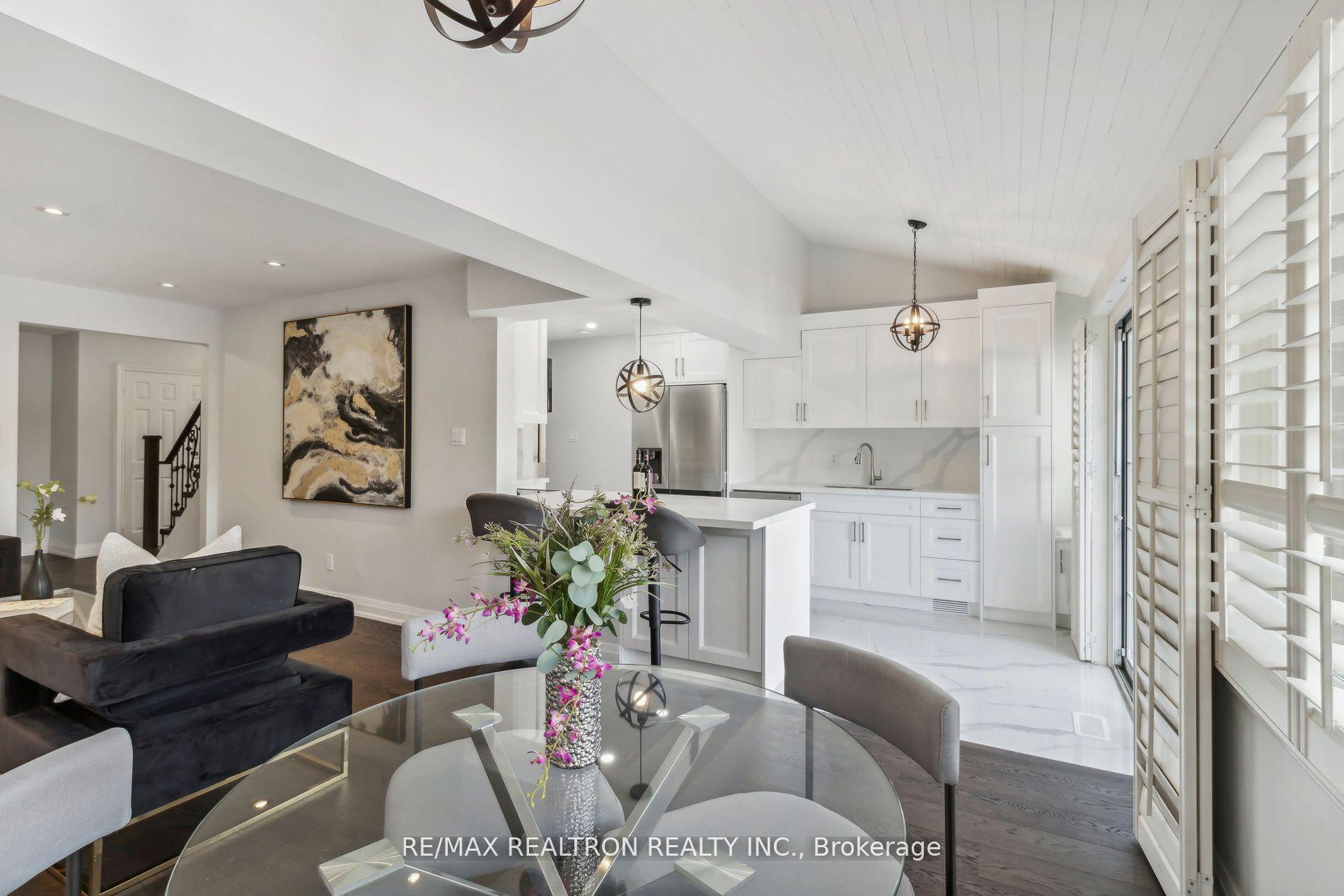 Photo 13 of 136 Millcroft Way, Vaughan, Brownridge — HOMEH
