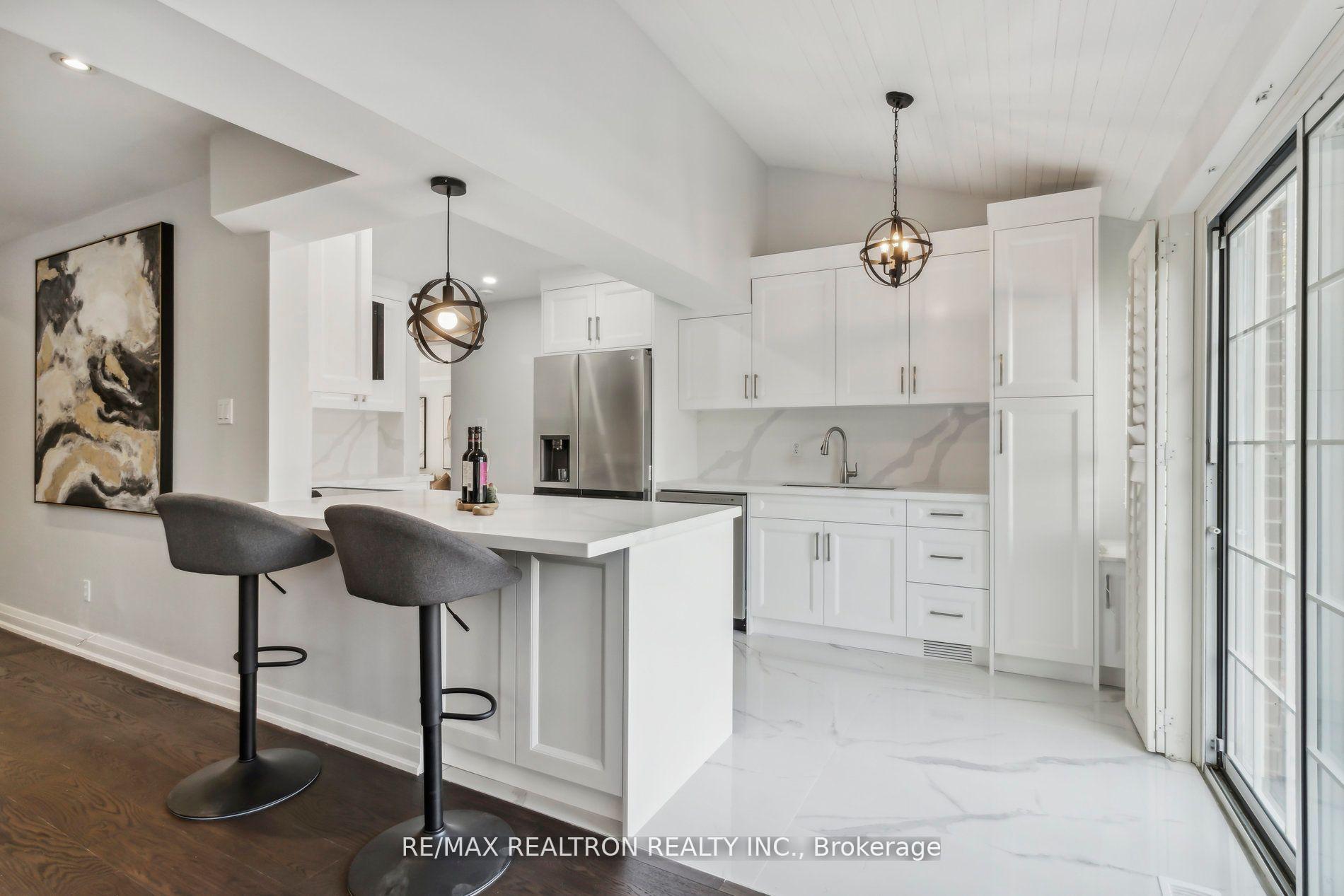 Photo 14 of 136 Millcroft Way, Vaughan, Brownridge — HOMEH