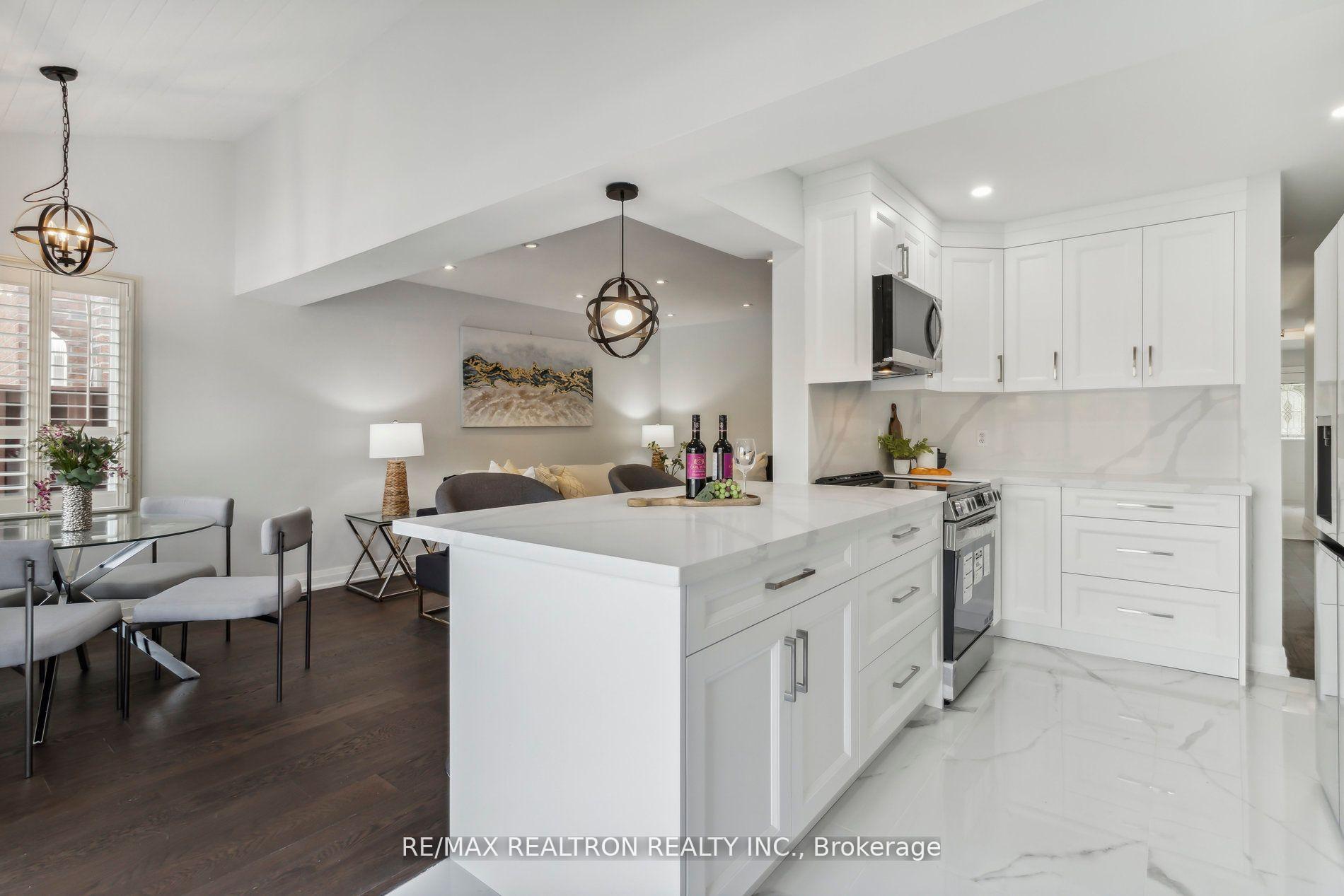 Photo 15 of 136 Millcroft Way, Vaughan, Brownridge — HOMEH
