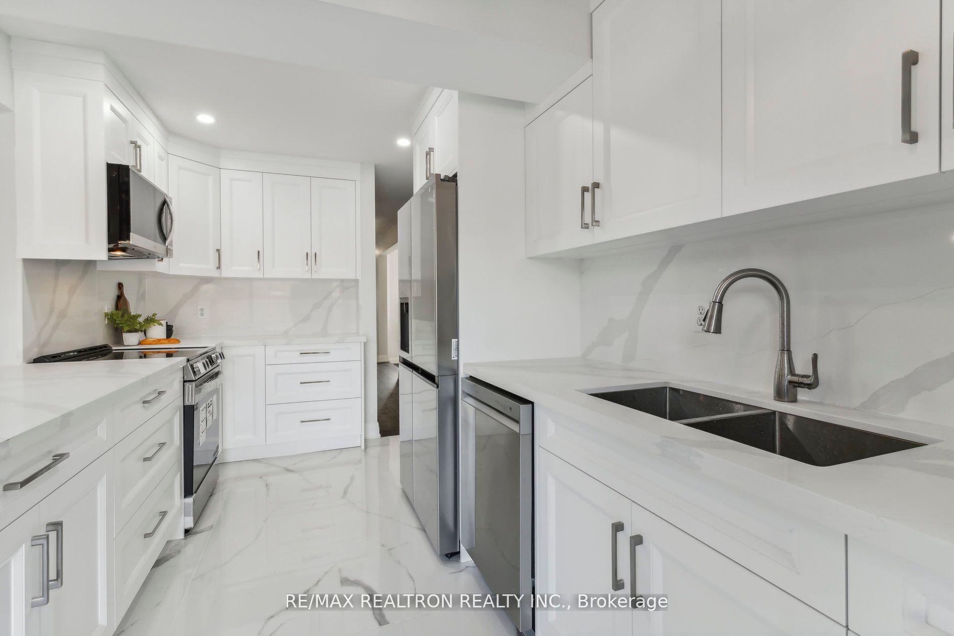 Photo 16 of 136 Millcroft Way, Vaughan, Brownridge — HOMEH