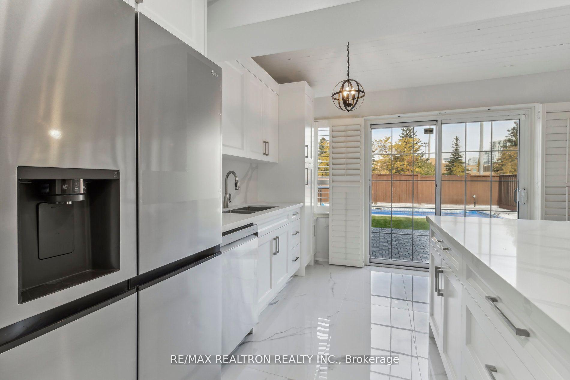 Photo 18 of 136 Millcroft Way, Vaughan, Brownridge — HOMEH
