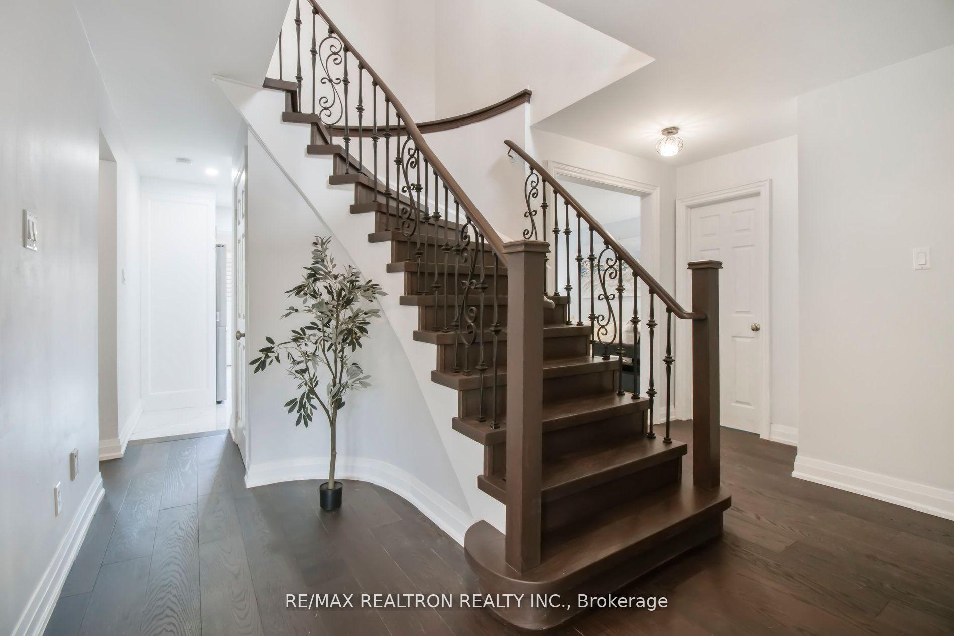Photo 22 of 136 Millcroft Way, Vaughan, Brownridge — HOMEH