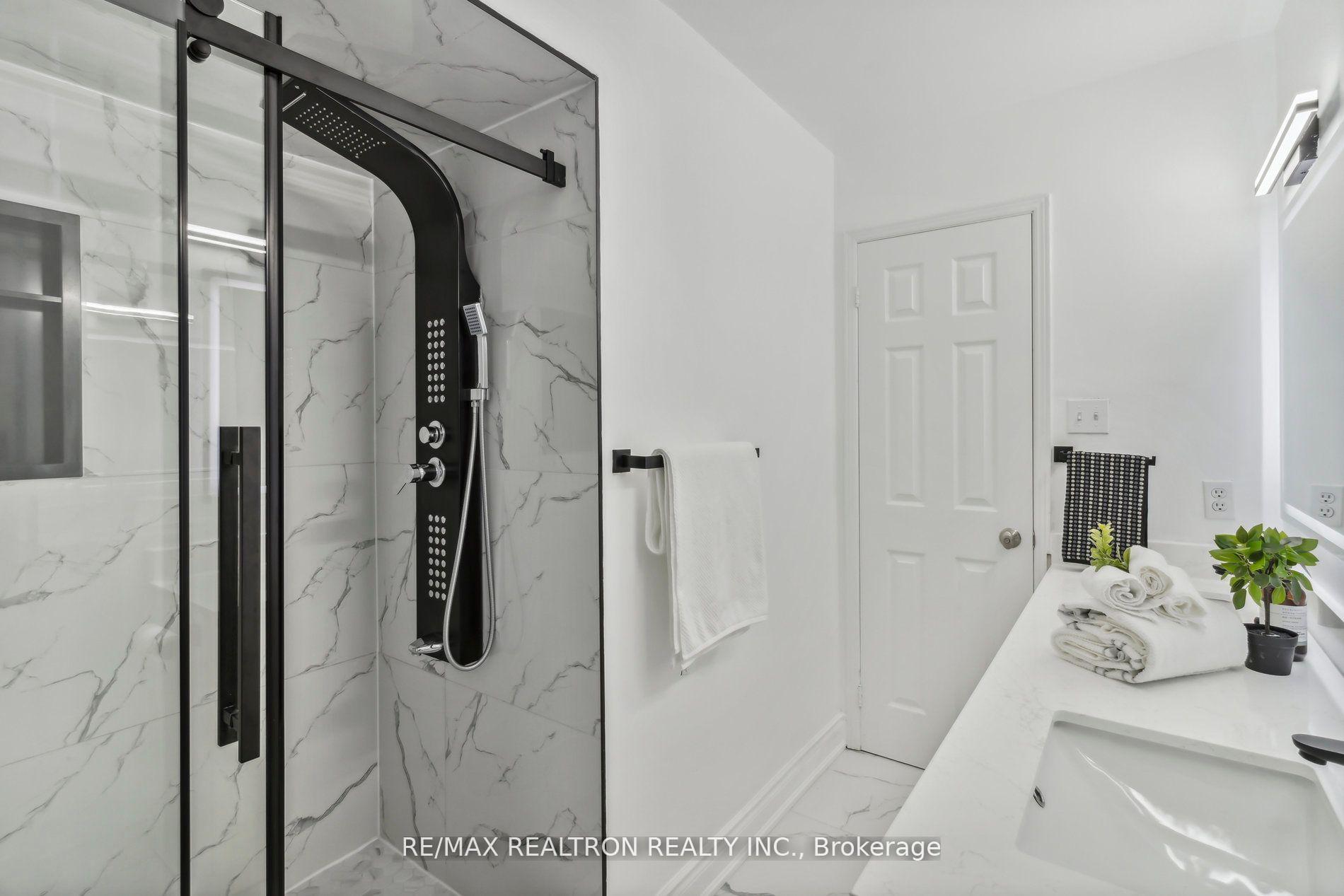 Photo 27 of 136 Millcroft Way, Vaughan, Brownridge — HOMEH