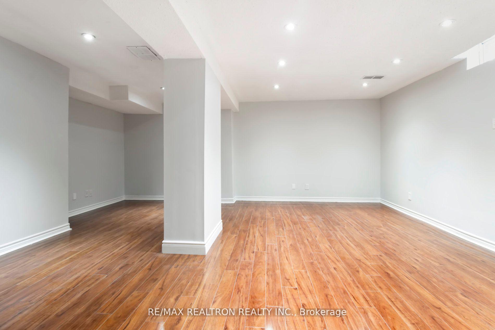 Photo 33 of 136 Millcroft Way, Vaughan, Brownridge — HOMEH
