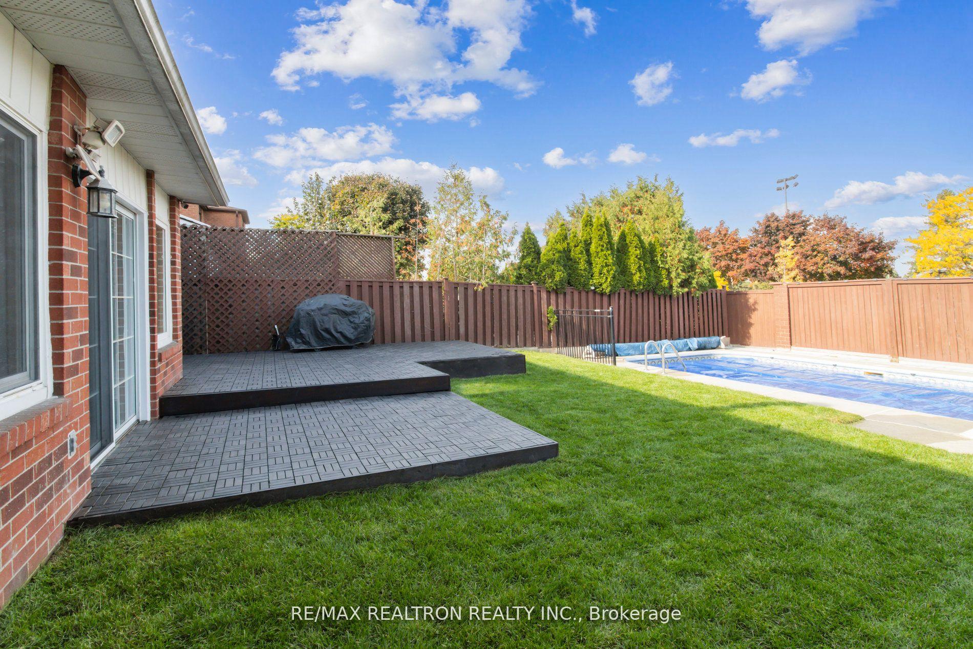 Photo 37 of 136 Millcroft Way, Vaughan, Brownridge — HOMEH