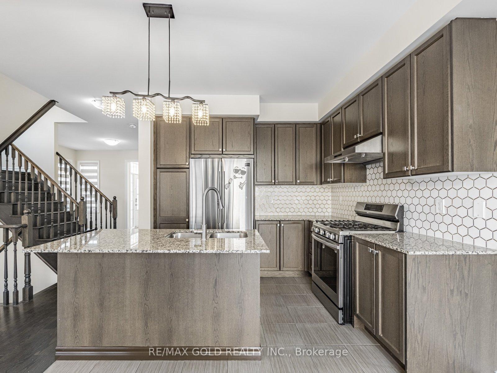 Photo 8 of 64 Faders Drive, Brampton, Northwest Brampton — HOMEH