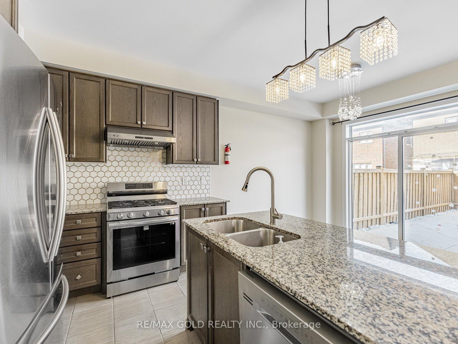Photo 21 of 64 Faders Drive, Brampton, Northwest Brampton — HOMEH