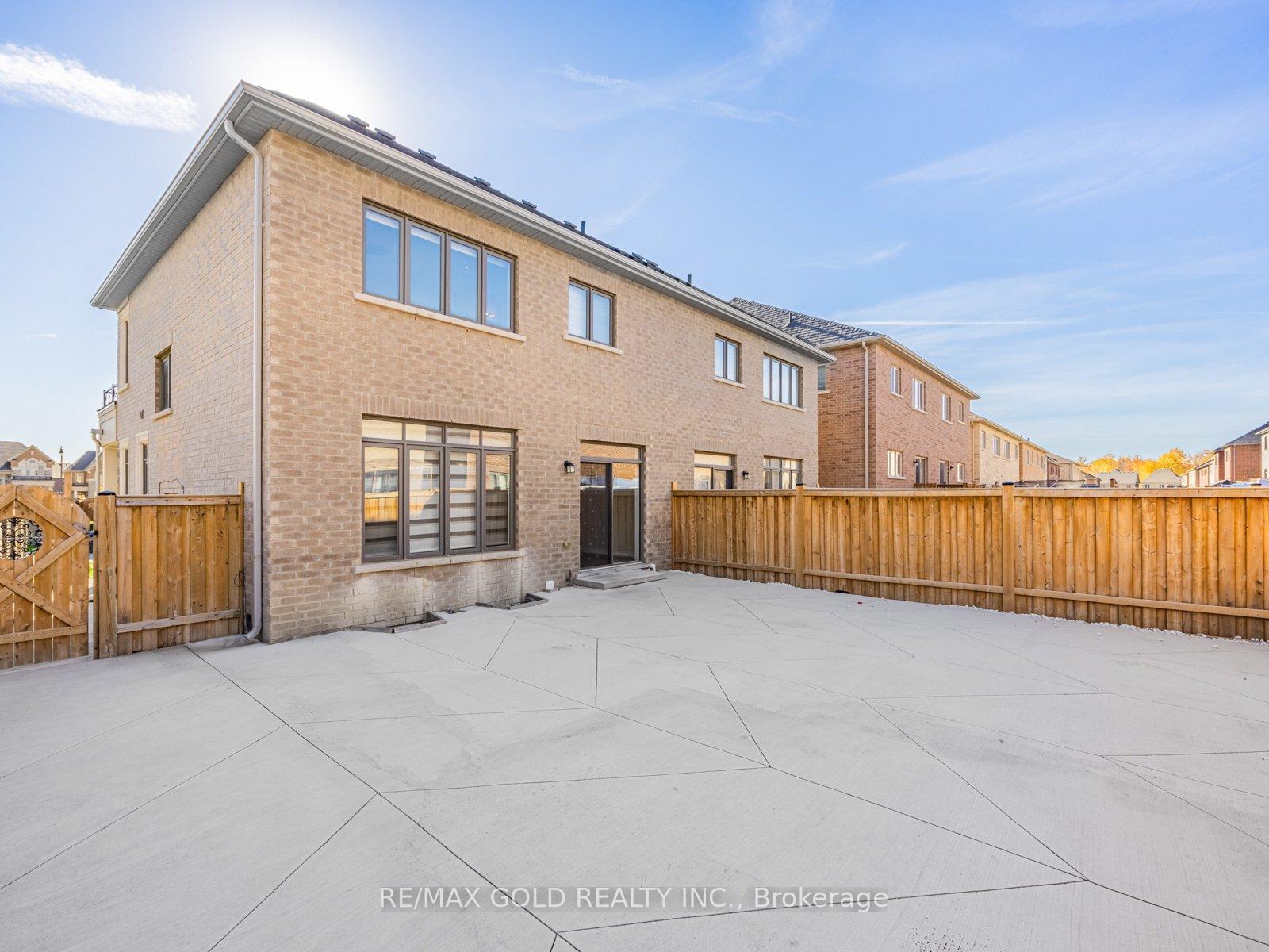 Photo 20 of 64 Faders Drive, Brampton, Northwest Brampton — HOMEH
