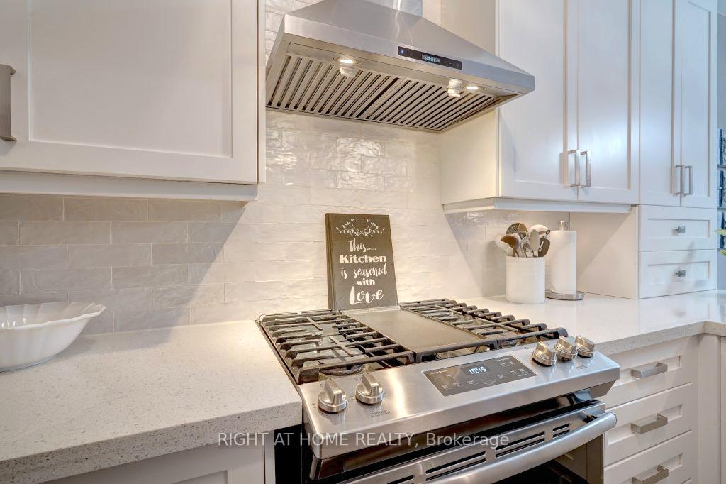 Photo 7 of 111 Wildberry Crescent, Vaughan, Vellore Village — HOMEH