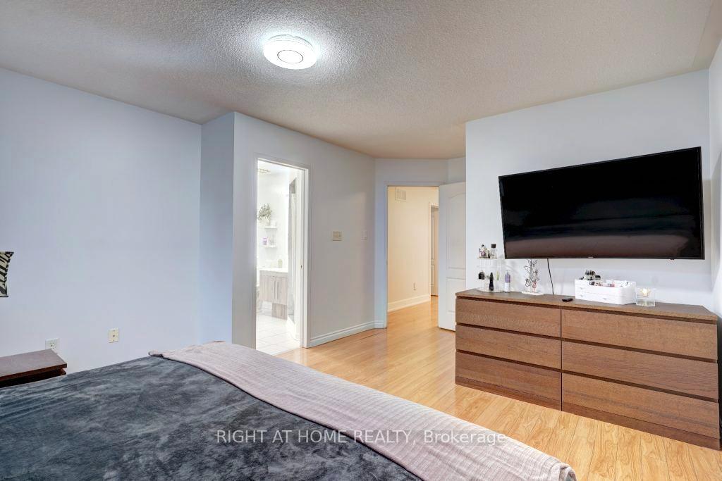 Photo 17 of 111 Wildberry Crescent, Vaughan, Vellore Village — HOMEH