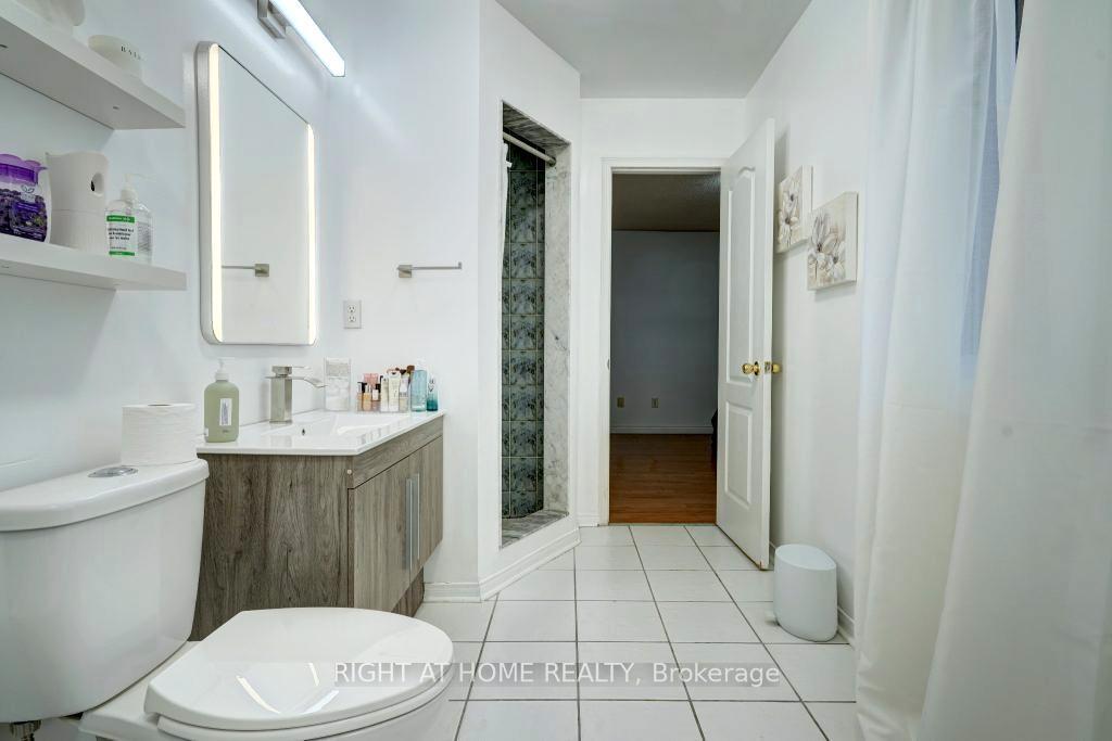 Photo 18 of 111 Wildberry Crescent, Vaughan, Vellore Village — HOMEH