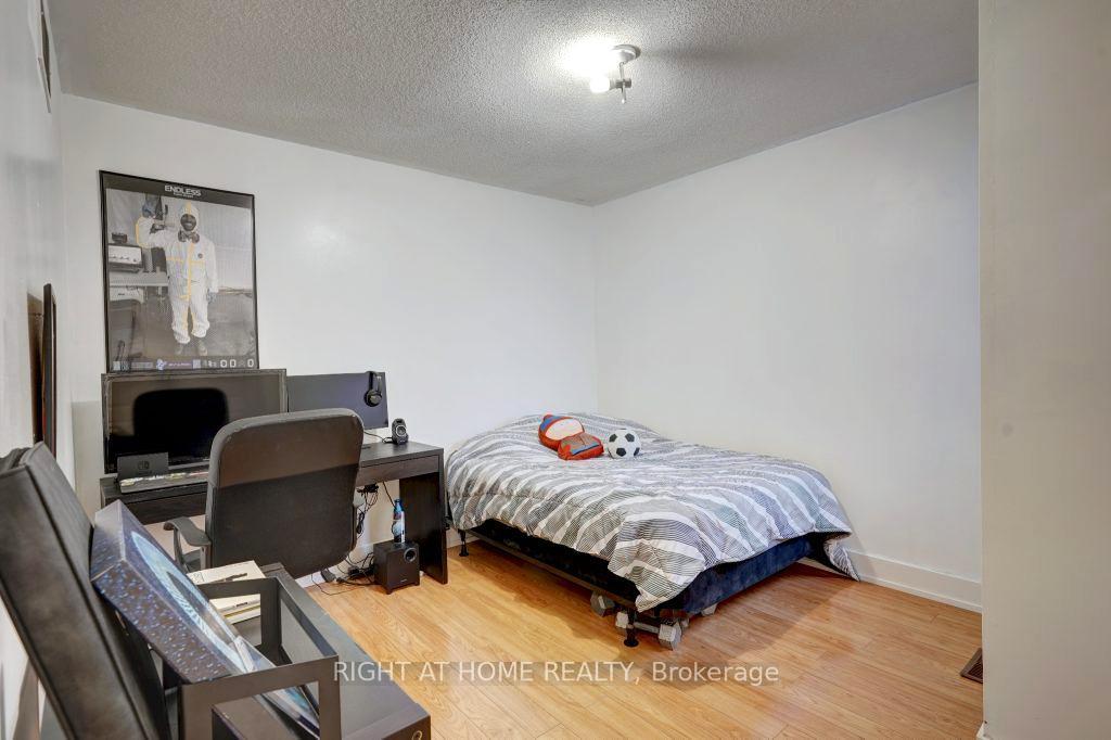 Photo 20 of 111 Wildberry Crescent, Vaughan, Vellore Village — HOMEH
